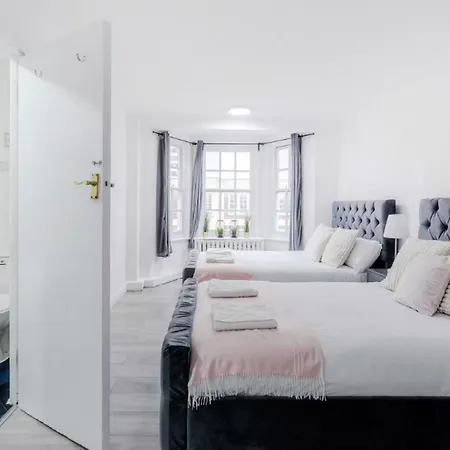 Moderne Et Elegant Damian * Dublin